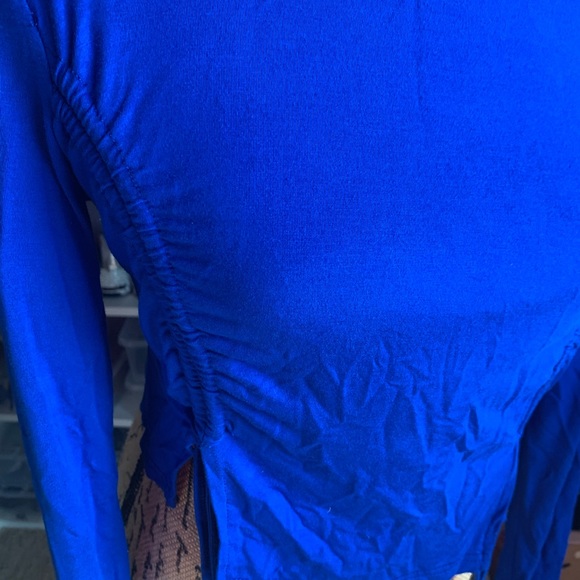 DONATED Cute cropped gathered top - Picture 3 of 4